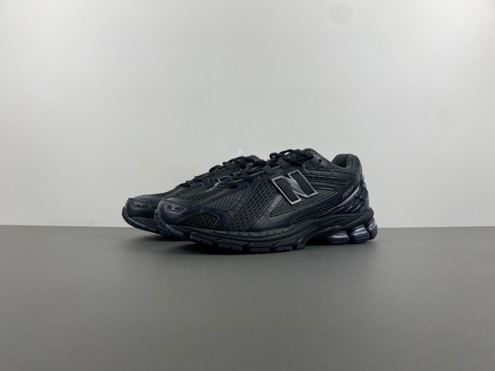 New Balance 1906R ''Black Metallic Silver'' M1906RJB