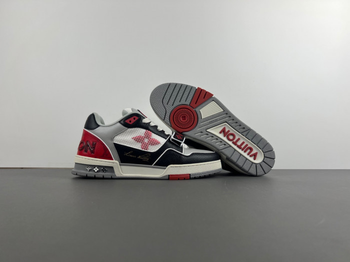 LV TRAINER SNEAKER LV-000555