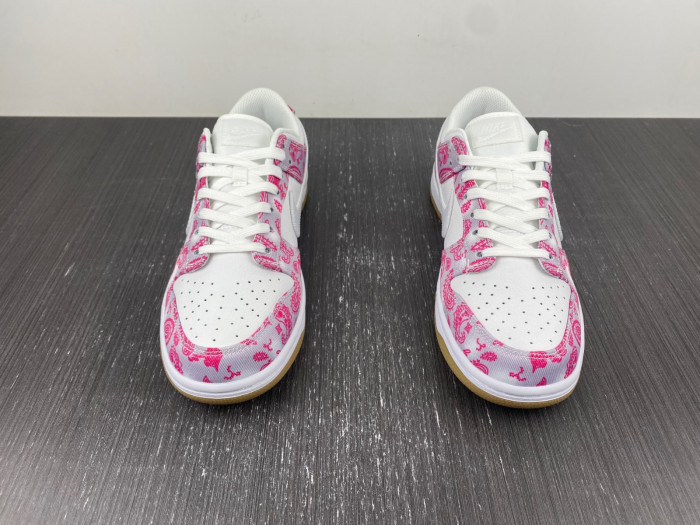 Nike SB Dunk Low Retro SP pink