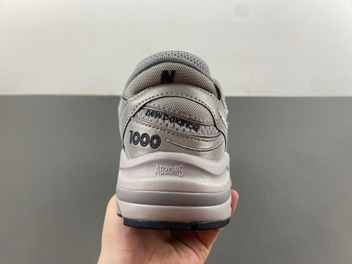 NEW BALANCE 1000