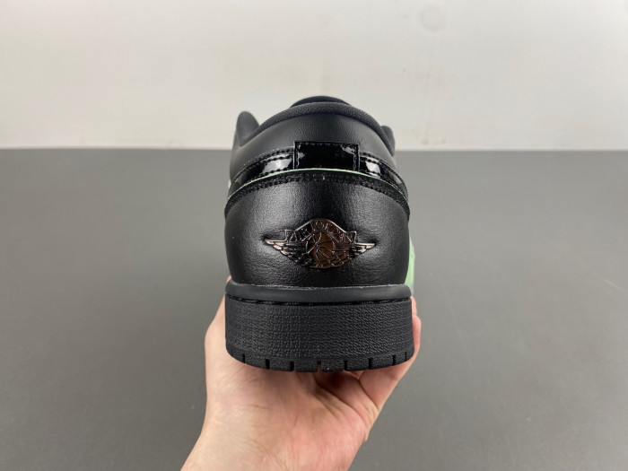 AIR JORDAN 1 Retro Low HM3690-001