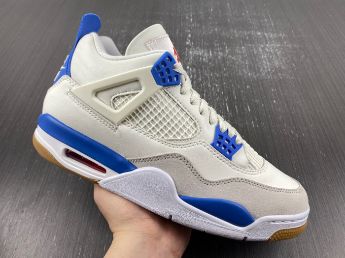 Nike SB x Air Jordan 4 “Sapphire”