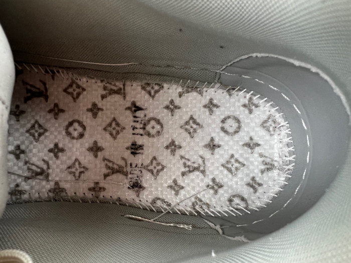 LV TRAINER SNEAKER LV-000555