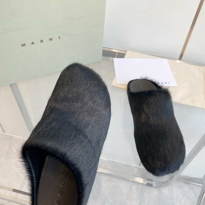 Marni Black long haircalfskin Fussbett sabot M-240806