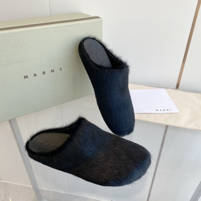 Marni Black long haircalfskin Fussbett sabot M-240806
