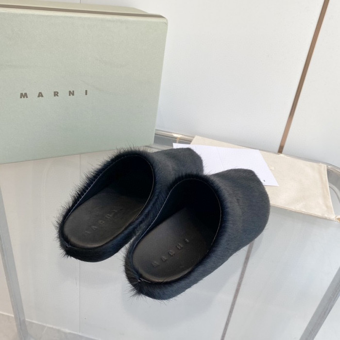 Marni Black long haircalfskin Fussbett sabot M-240806