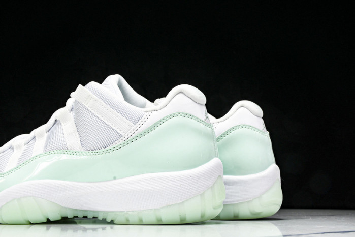 Wmns Air Jordan 11 Retro Low 