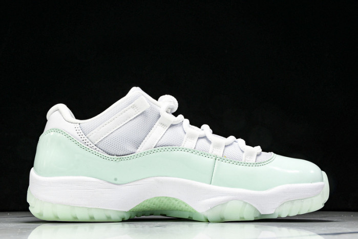 Wmns Air Jordan 11 Retro Low 