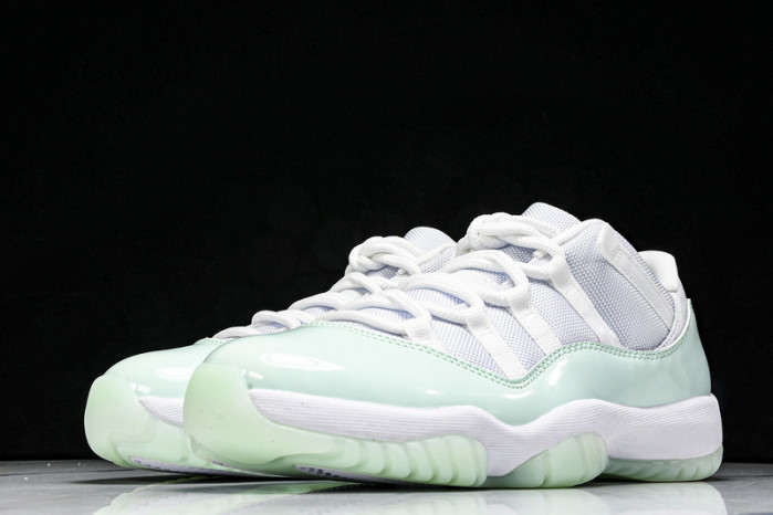 Wmns Air Jordan 11 Retro Low 