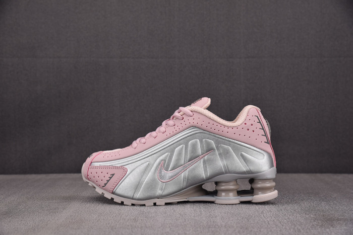 NIKE Shox R4 ''Barely Rose Metallic Platinum'' AR3565-600
