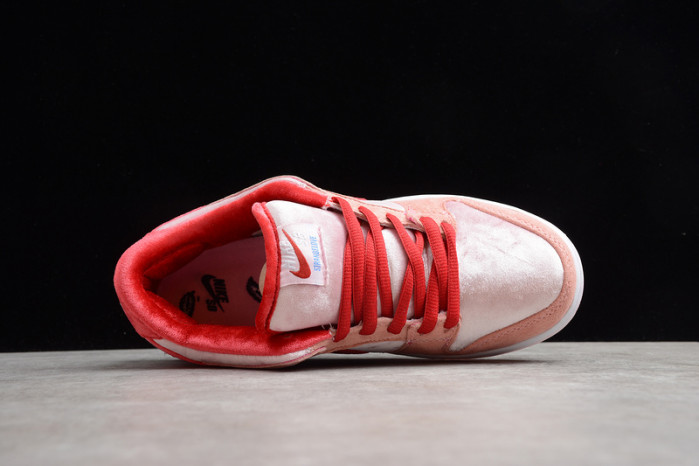 Nike Dunk SB Low strangelove skateboards CT2552-800