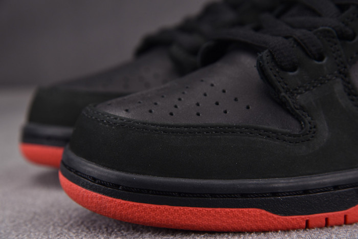 Nike SB Dunk Low Black Pigeon 883232-008