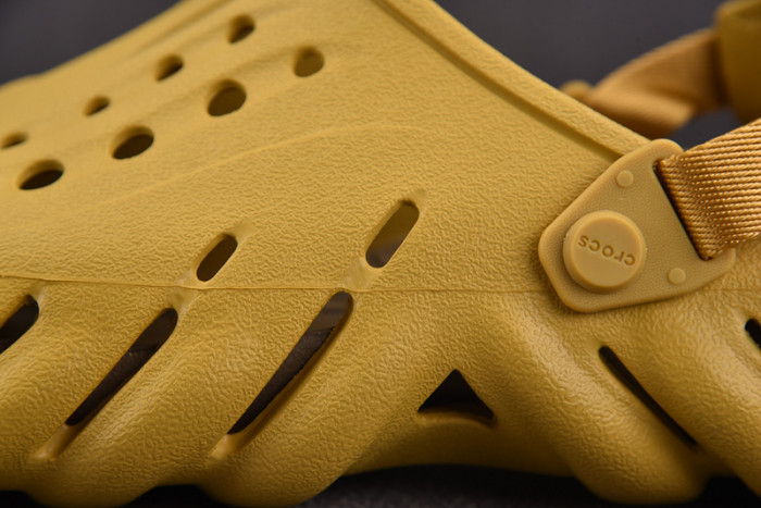 CROCS X SALEHE BEMBURY C00021