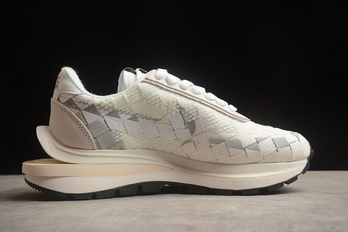 SACAI X NIKE LDVAPORWAFFLE MIX LOW WHITE DR5209-100