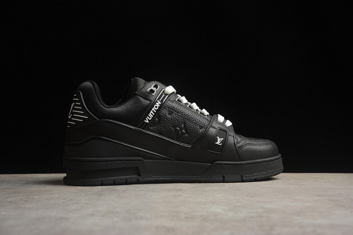LV TRAINER SNEAKER LV-000552