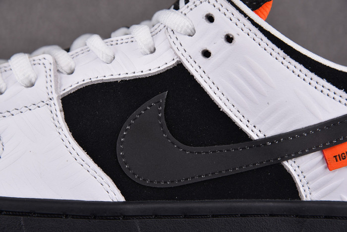 Nike SB Dunk Low TIGHTBOOTH FD2629-100