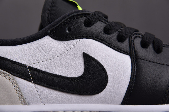 AIR JORDAN 1 LOW GOLF "BLACK/WHITE/VOLT" DD9315-108