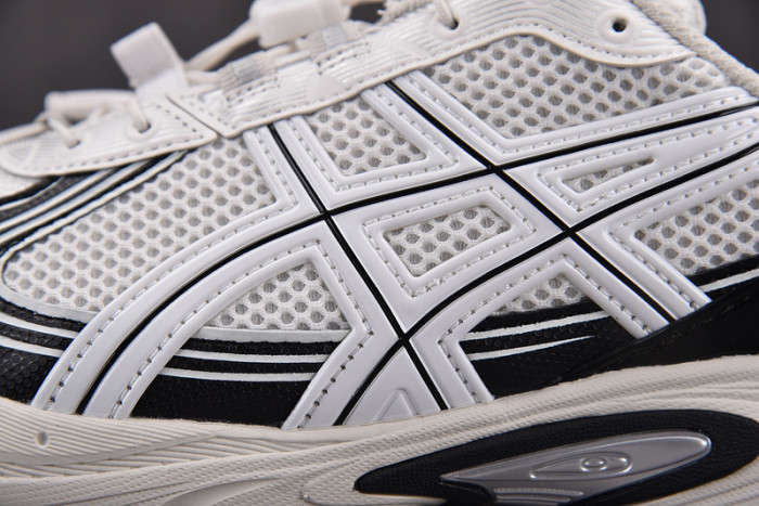 As*ic*s gel kayano tr v4