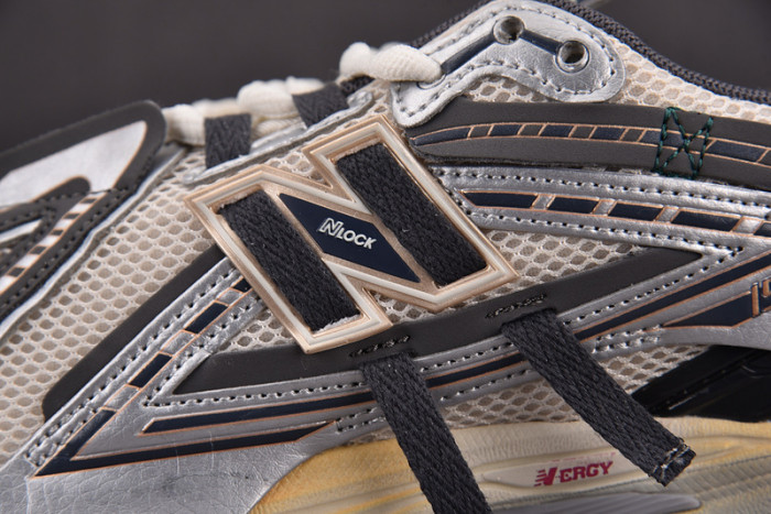 NEW BALANCE 1906A