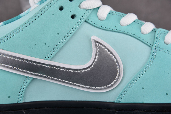 T*f*ny & co. x nike dunk low bv1310-402