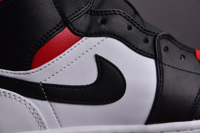Jordan 1 Mid Gym Red Black Toe DQ8426-106