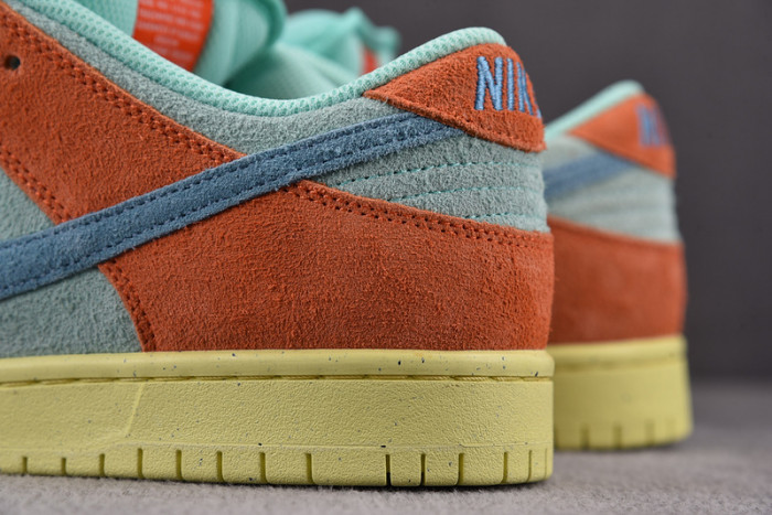 Nike SB Dunk Low Orange Emerald Rise DV5429-800