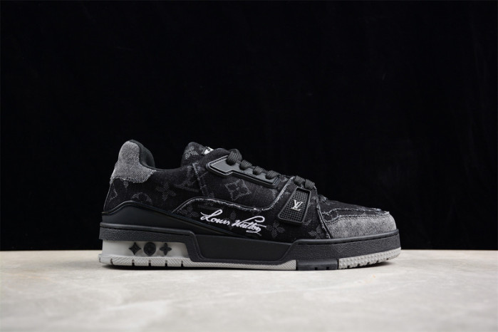 LV TRAINER SNEAKER LV-000548