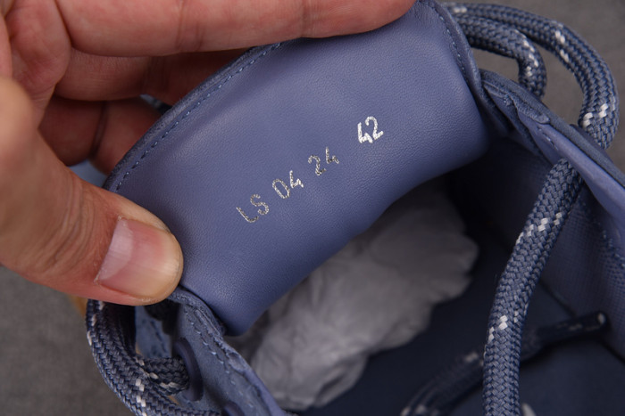 D10r b33 sneakers b330009