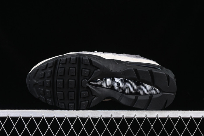 Comme des Garçons x NIKE Air Max 95 