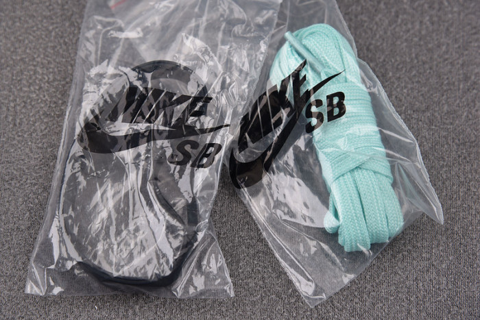 T*f*ny & co. x nike dunk low bv1310-402