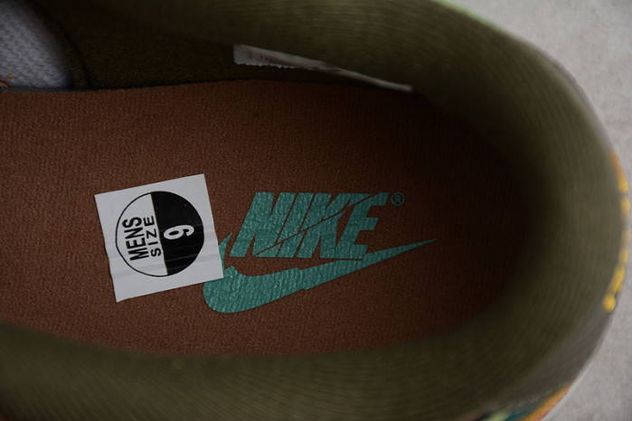 NIKE SB DUNK LOW SCRAP