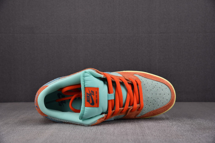 Nike SB Dunk Low Orange Emerald Rise DV5429-800