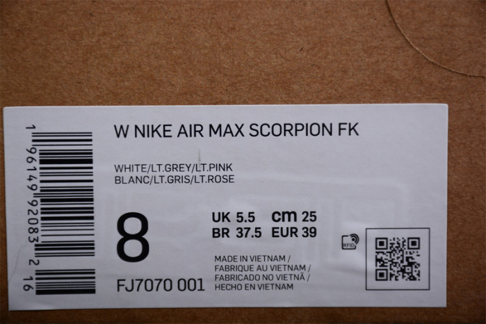 NIKE AIR MAX SCORPION