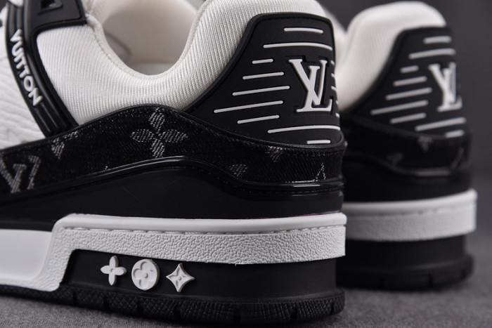 LV TRAINER SNEAKER LVT-000624