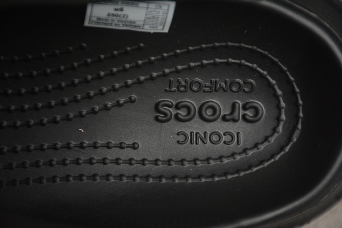 CROCS SCANDAL C00032