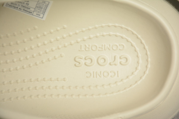 CROCS SCANDAL C00035