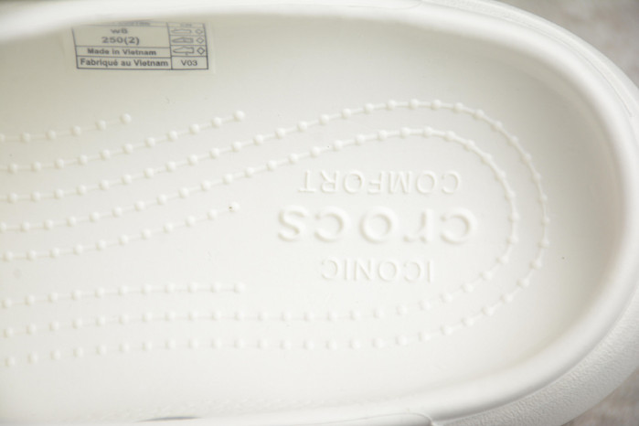 CROCS SCANDAL C00038