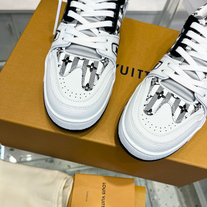 LV SNEAKER LV-000438