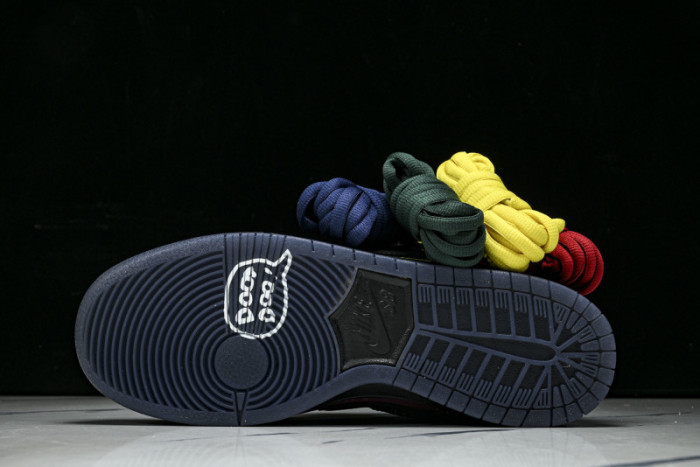 Nardwuar x Nike SB Dunk Low Pro II1493-600