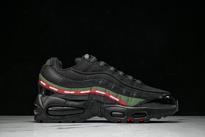 Nike Air Max 95 x UNDEFEATED 