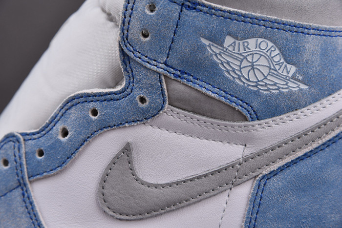 Air Jordan 1 High OG “Hyper Royal” 555088-402