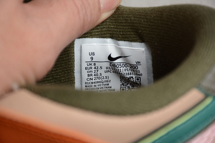 NIKE SB DUNK LOW SCRAP
