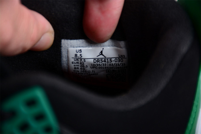 JORDAN 4 RETRO SB