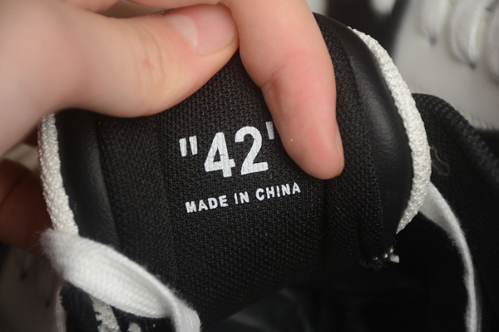 OFW SNEAKER