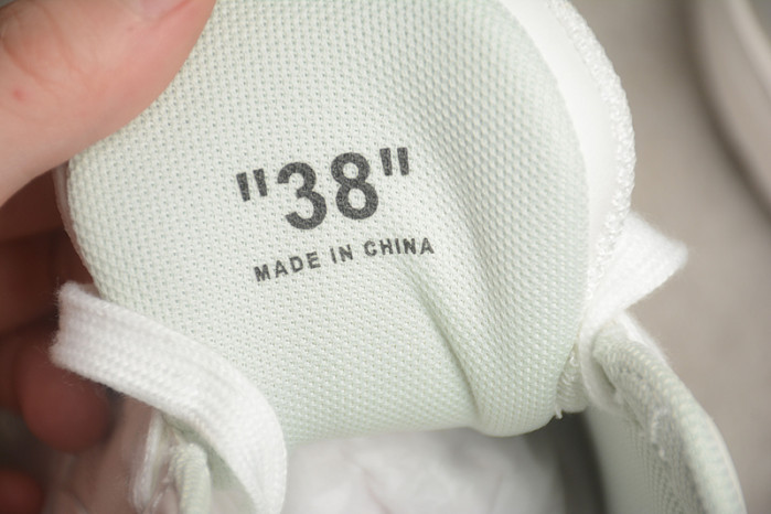 OFW SNEAKER