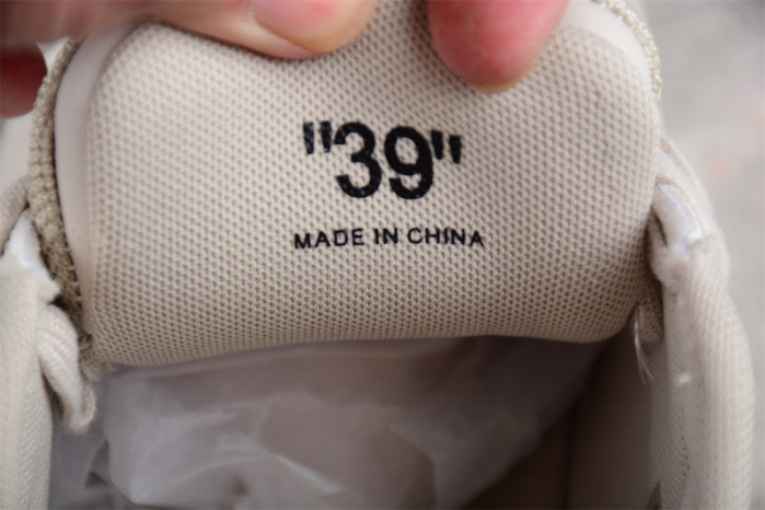 OFW SNEAKER