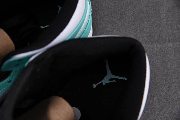 Air Jordan 1 Mid 