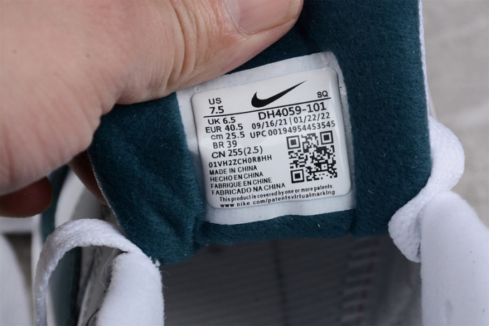 NIKE AIR MAX 1 LV8