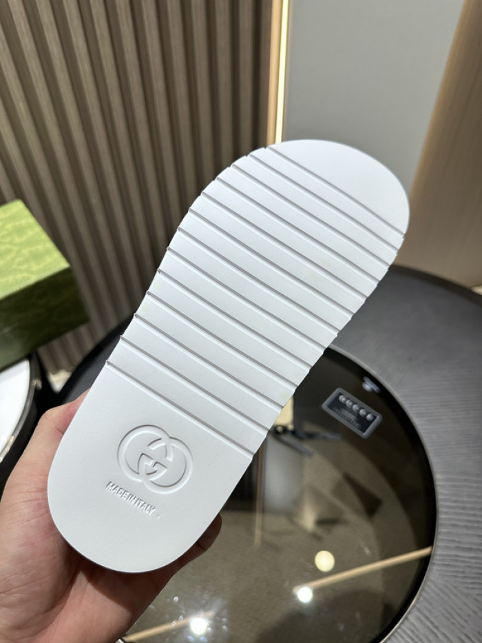 Gucc* Sandal 136