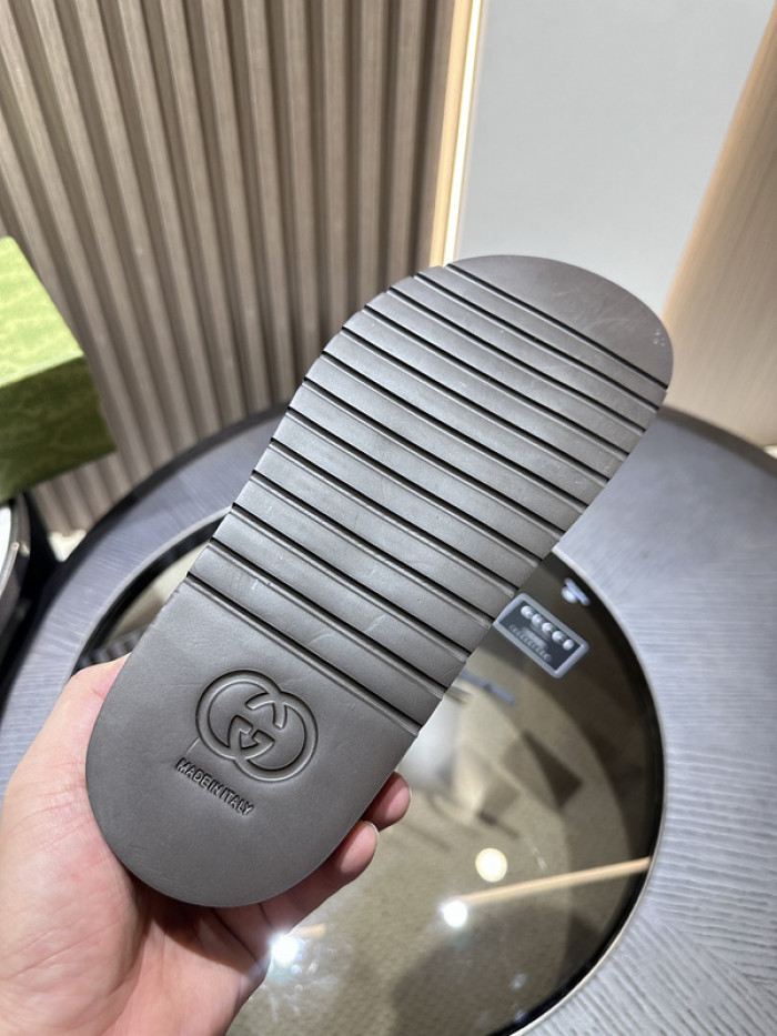 Gucc* Sandal 138